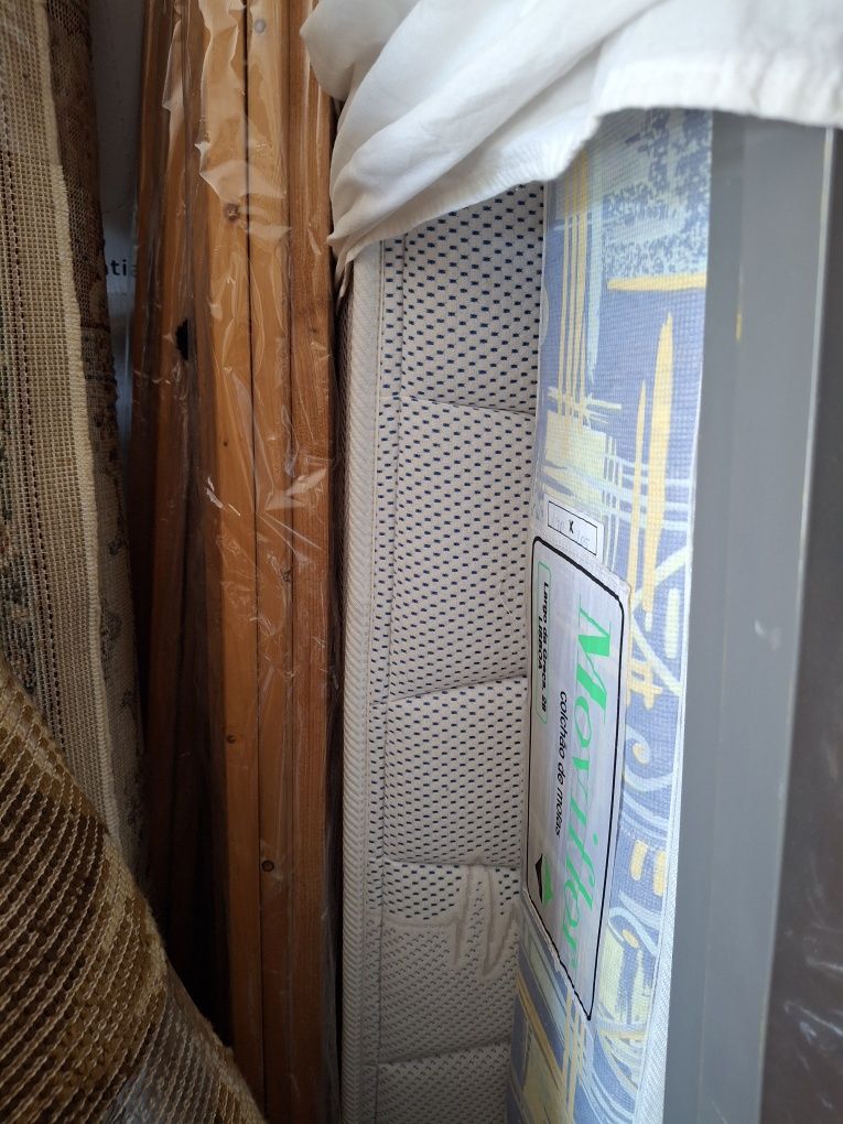 Vendo duas camas de solteiro