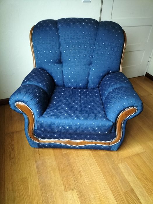 Poltrona estrutura de madeira maciça