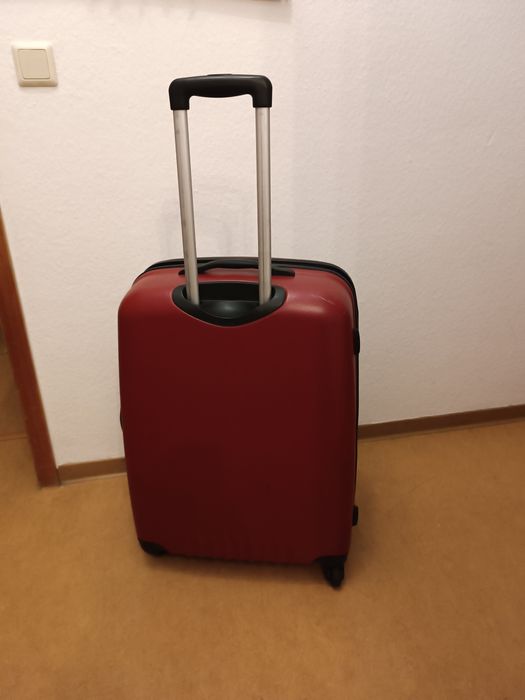 Пластиковый чемодан ,большой- 65*46*30см