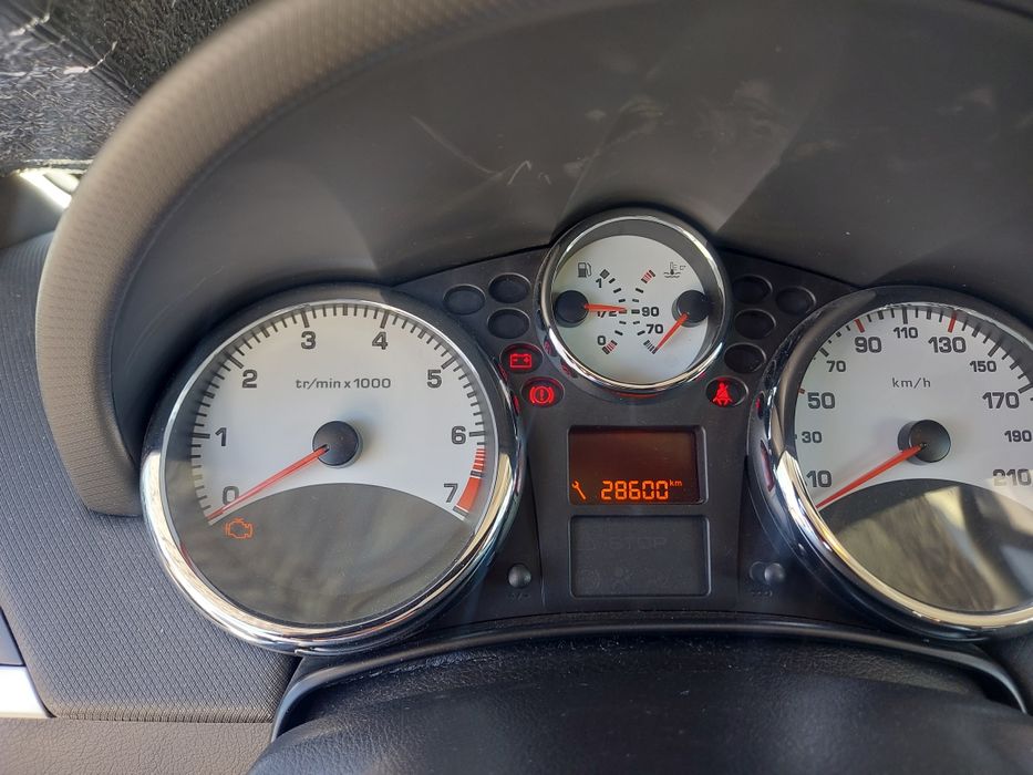 137mil klms, Ano 2011,  1.4 carro de garagem como novo
