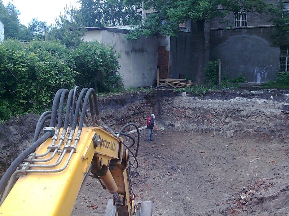 Usługi koparką Mecalac, wynajem koparko ładowarka, kucie młotem