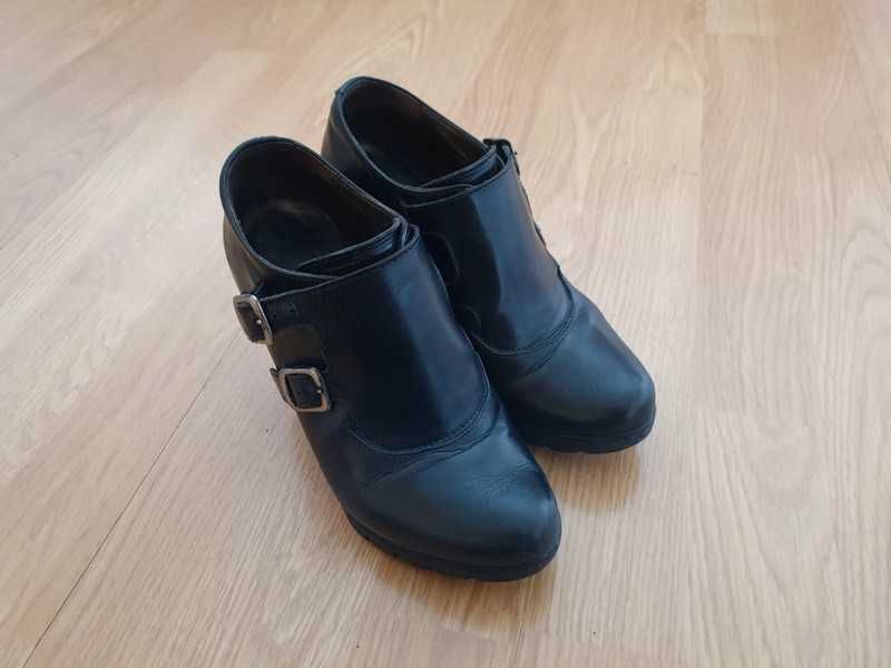 Botins pretos salto alto