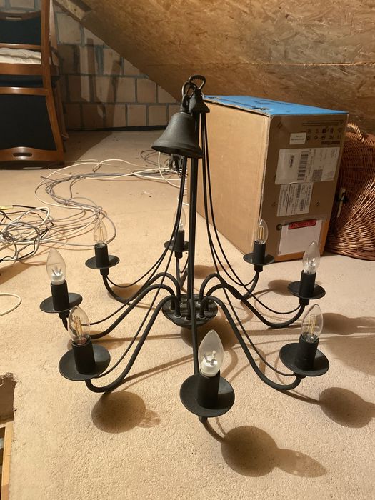 czarna żyrandol wiszący