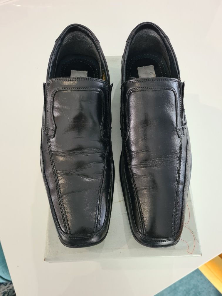 Sapatos pretos Bata