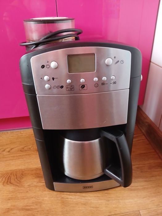 Продам крапельну кавову  машину BEEM з функцією помелу зерен