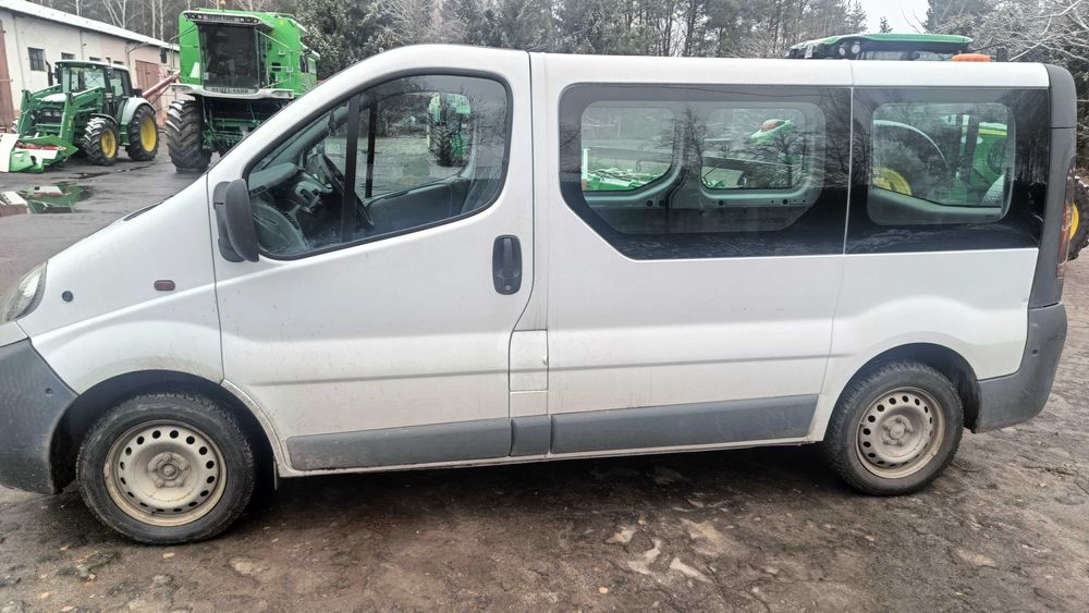 Opel Vivaro 2.0 benzyna Ciężarowy, VAT1, niski przebieg
