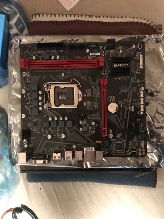 Материнська плата Gigabyte B560M H