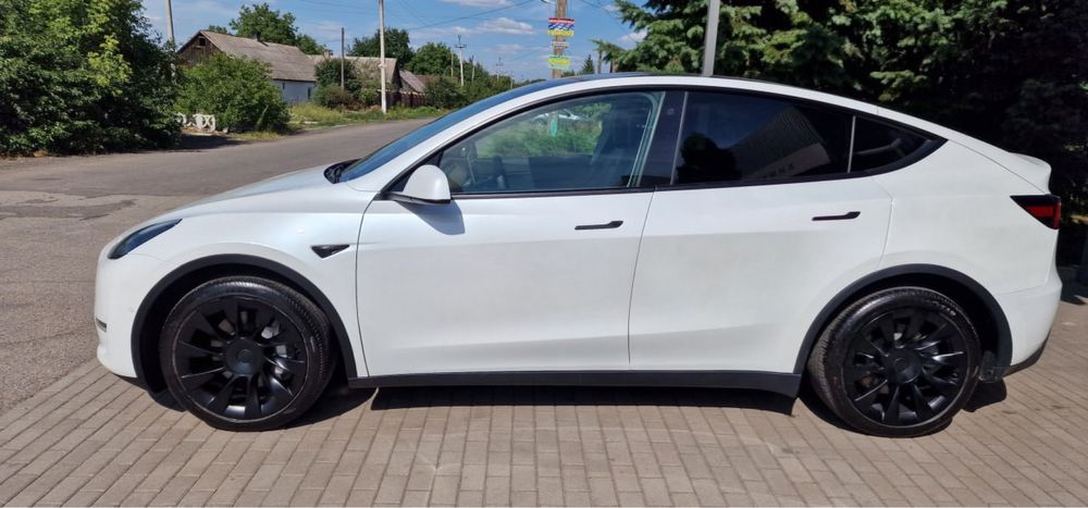 Продам автомобіль Tesla Y 2021 dual motor 82 kw