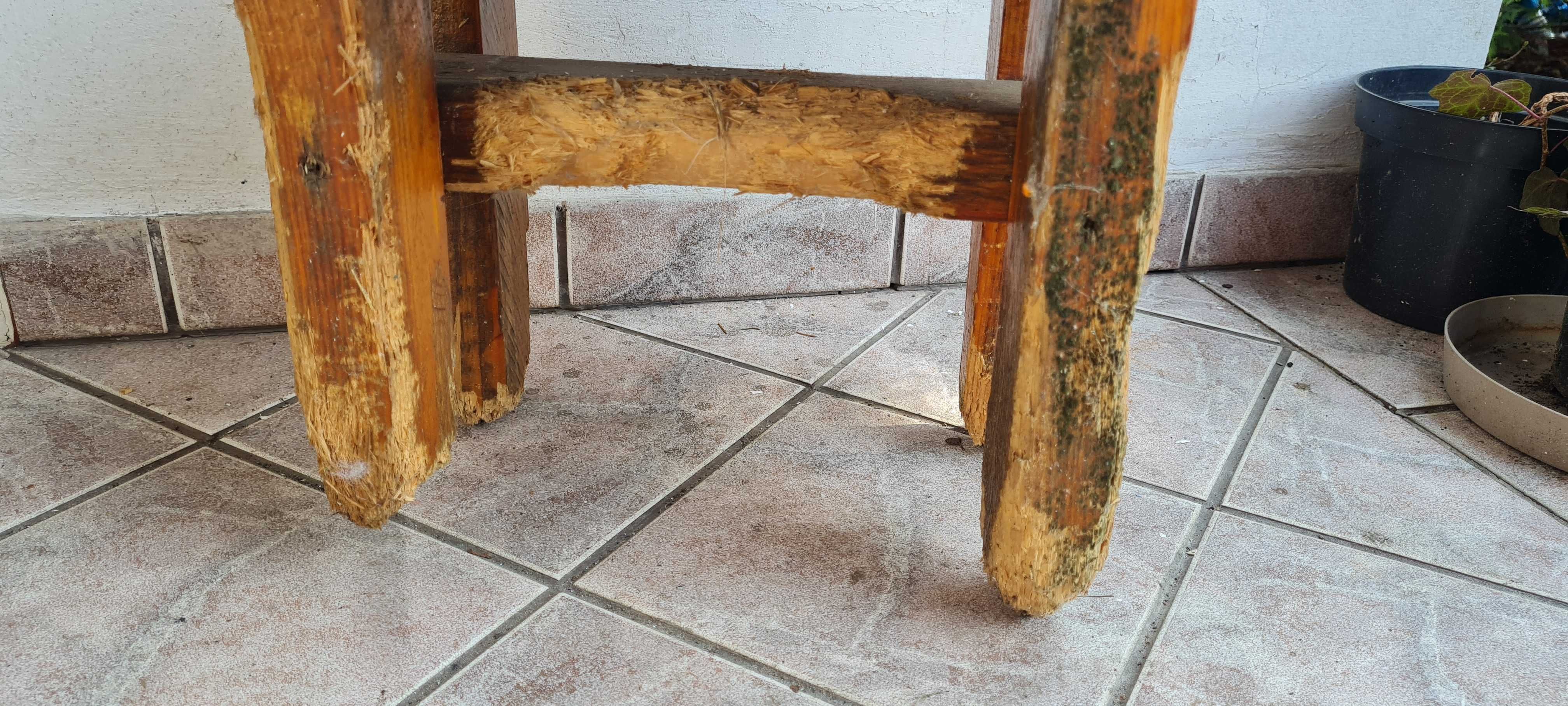 Stare krzesełko , taboret, ryczka, do ozdoby