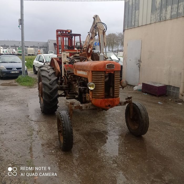 Traktor Massey Ferguson