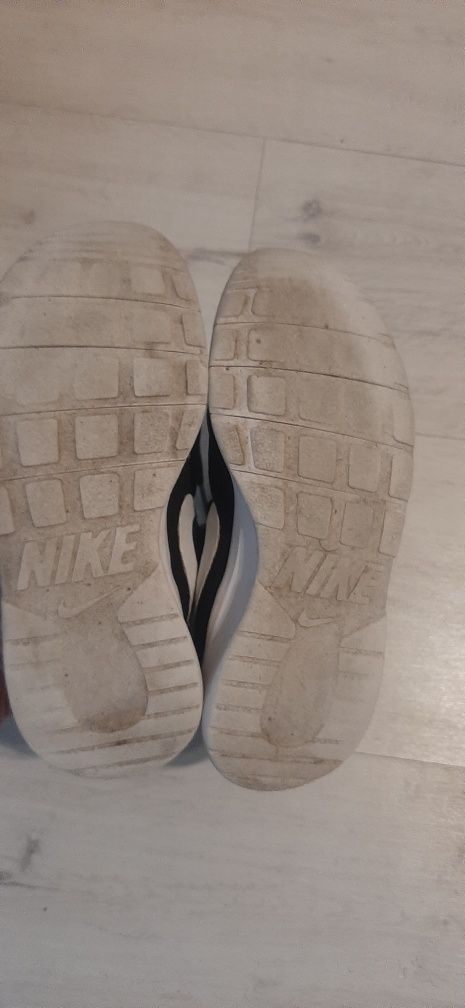 Buty adidasy z siatki Nike r.33 dł. 20,5cm wygodne przewiewne trening