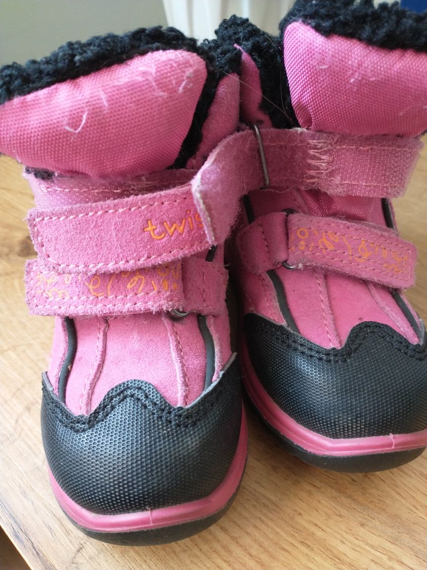 Zimowe buty dziecięce r.24 twisty