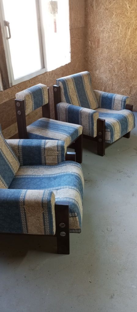 Conjunto sofás + cadeira