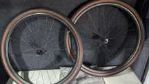 Koła obręcze karbonowe 27,5 carbon piasty dtswiss 350 Pirelli gravel h