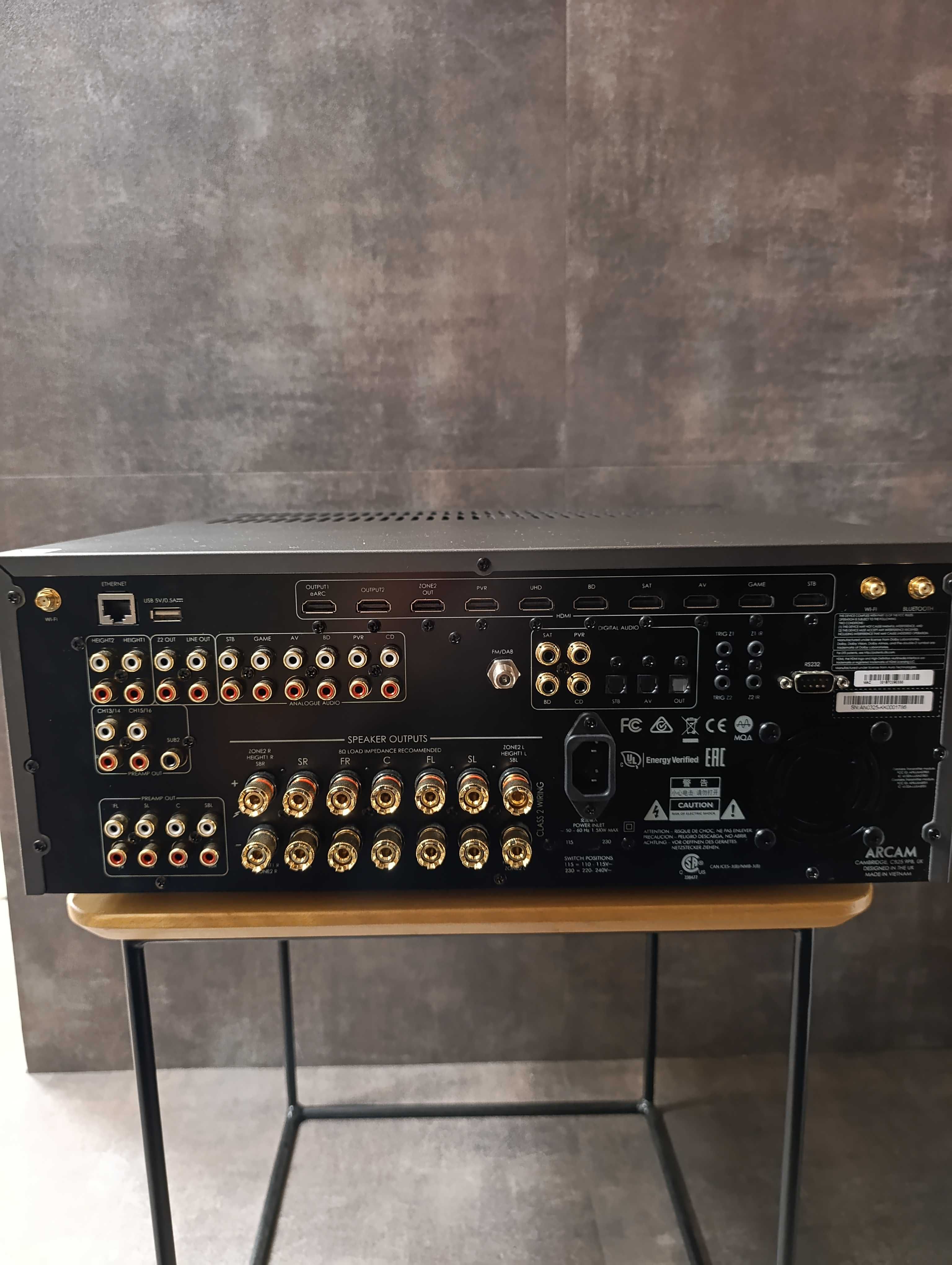 Amplituner kina domowego Arcam AVR30