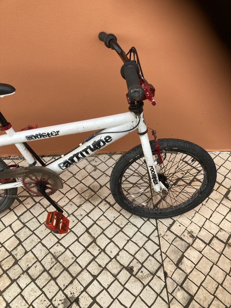 Bicicleta de competição volante roda todo