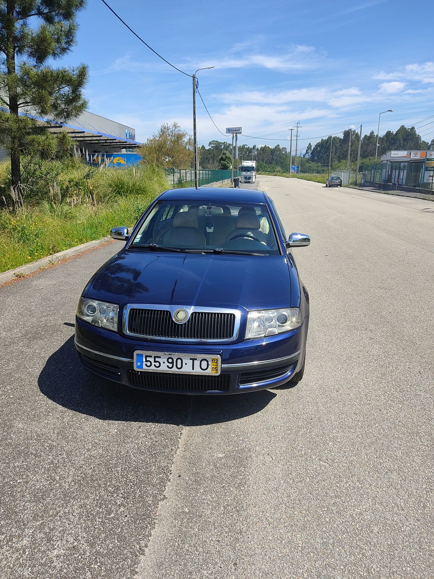 Vende-se Skoda Superb com Full extras em muito bom estado.