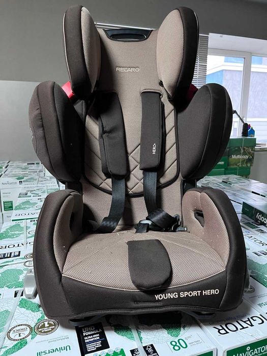 дитяче автокрісло Recaro Young Sport Hero від 9 місяців до 12 років