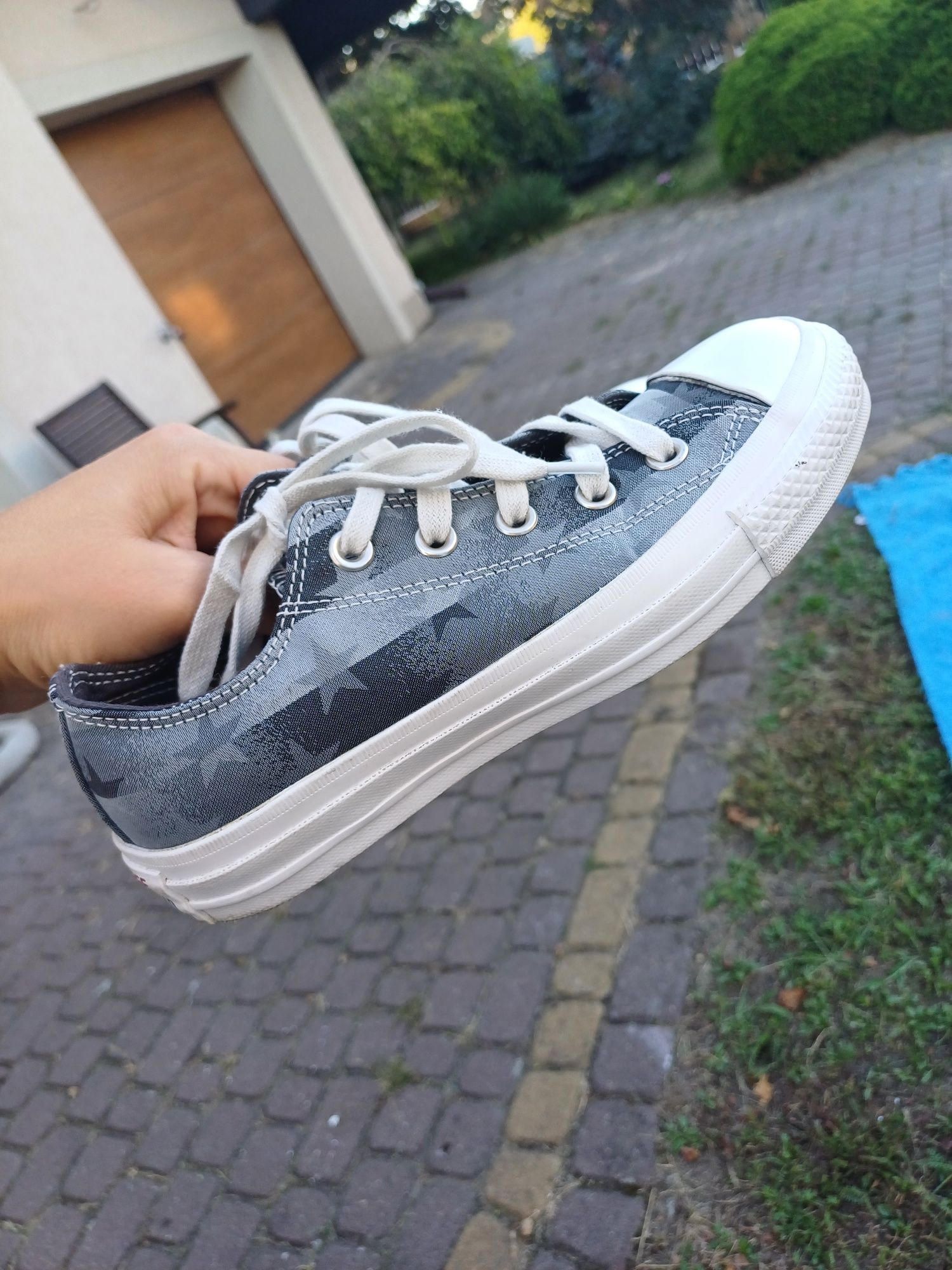 Buty dzieciece converse w gwiazki