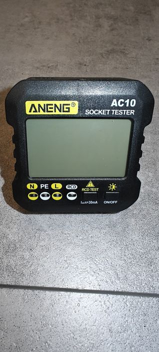 Tester napięcia w gniazdku