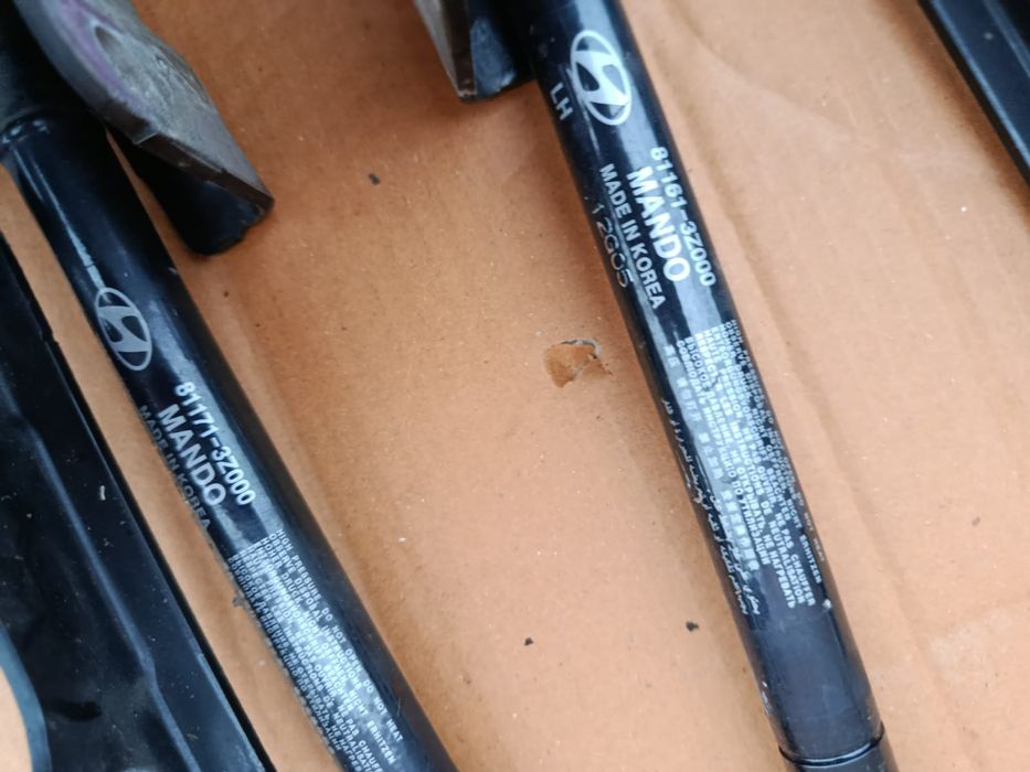 Hyundai i40 zawiasy maski siłownik komplet lewy prawy