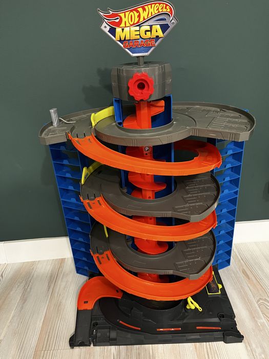 Mega garaż Hot Wheels City