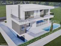 Moradia V4 nova com piscina e garagem, no centro de Loulé