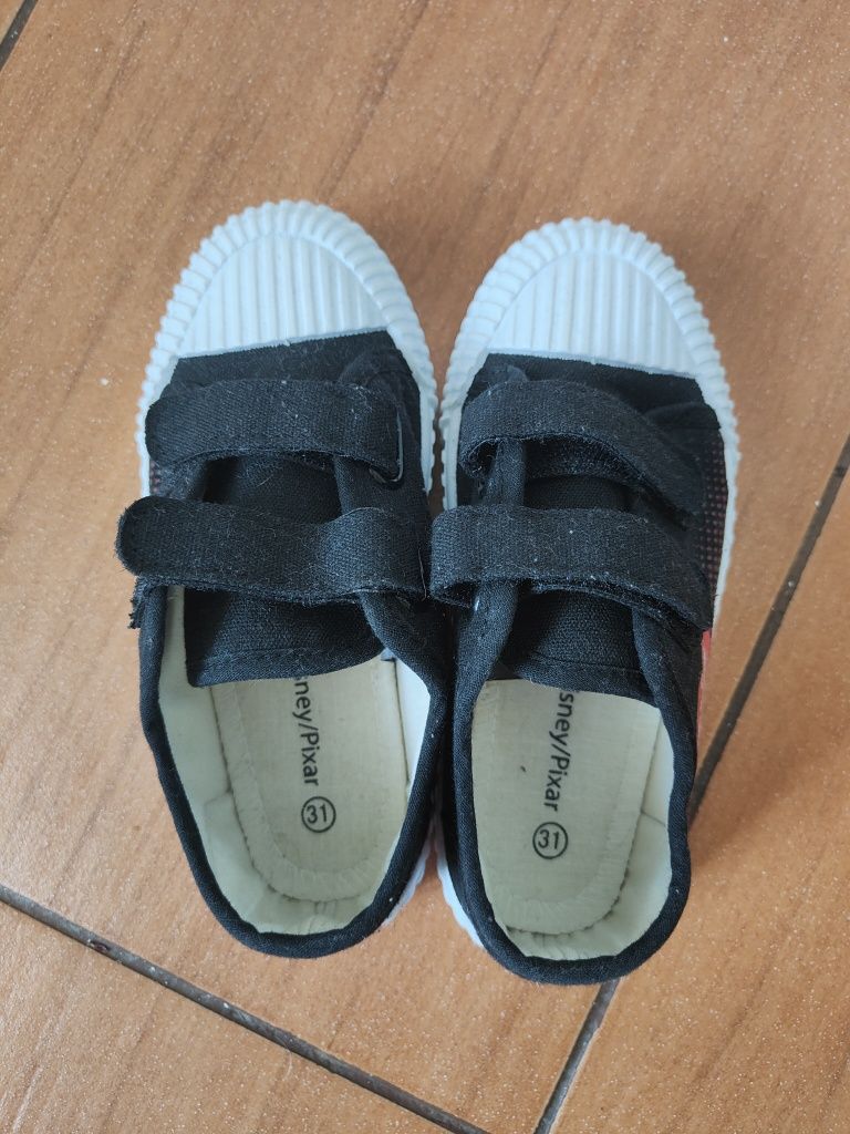 Nowe trampki chłopięce