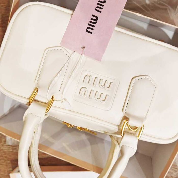 Miu Miu biała torba must-have - używana w doskonałym stanie!