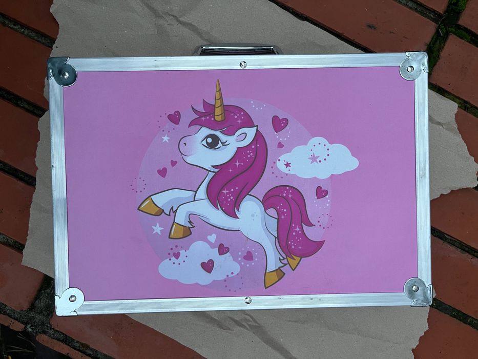 Чемодан з під фломастерів