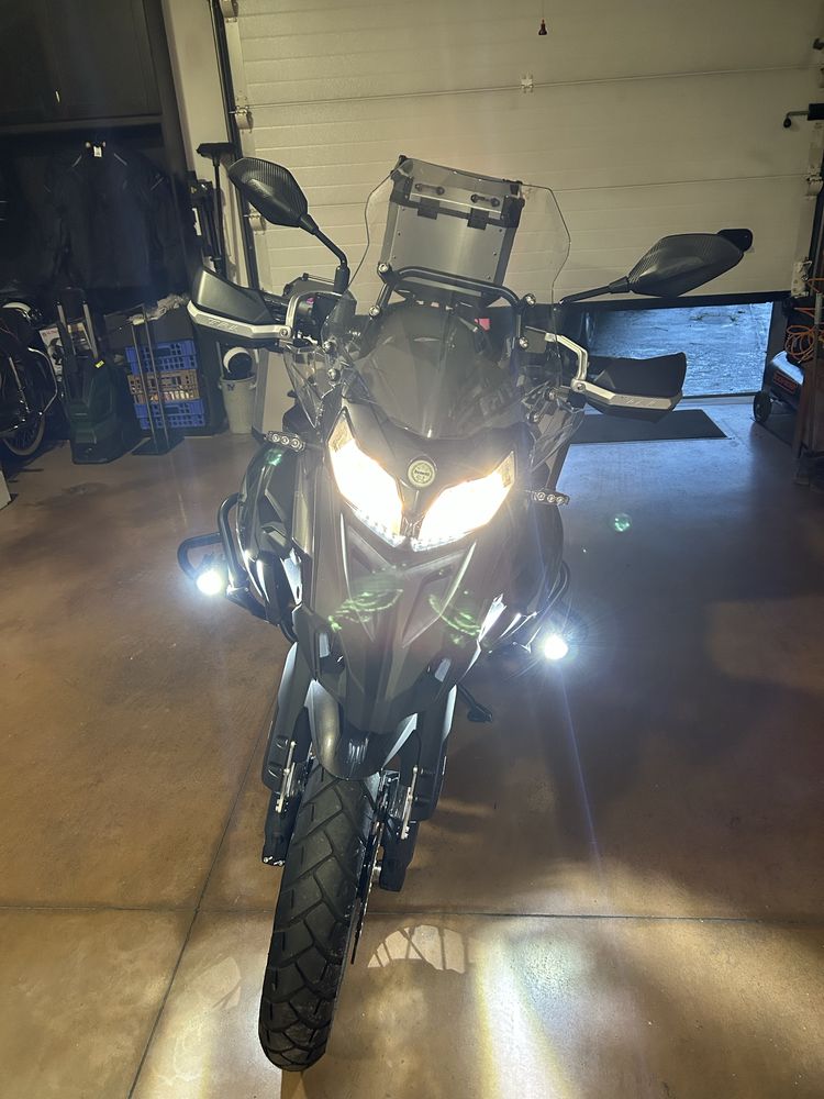 Moto BENELLI TRK502X de 2023