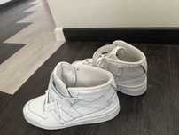 Продам оригінальні кросівки Adidas Forum Mid Triple White