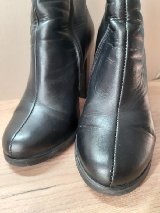 Жіночі шкіряні черевики ботильони