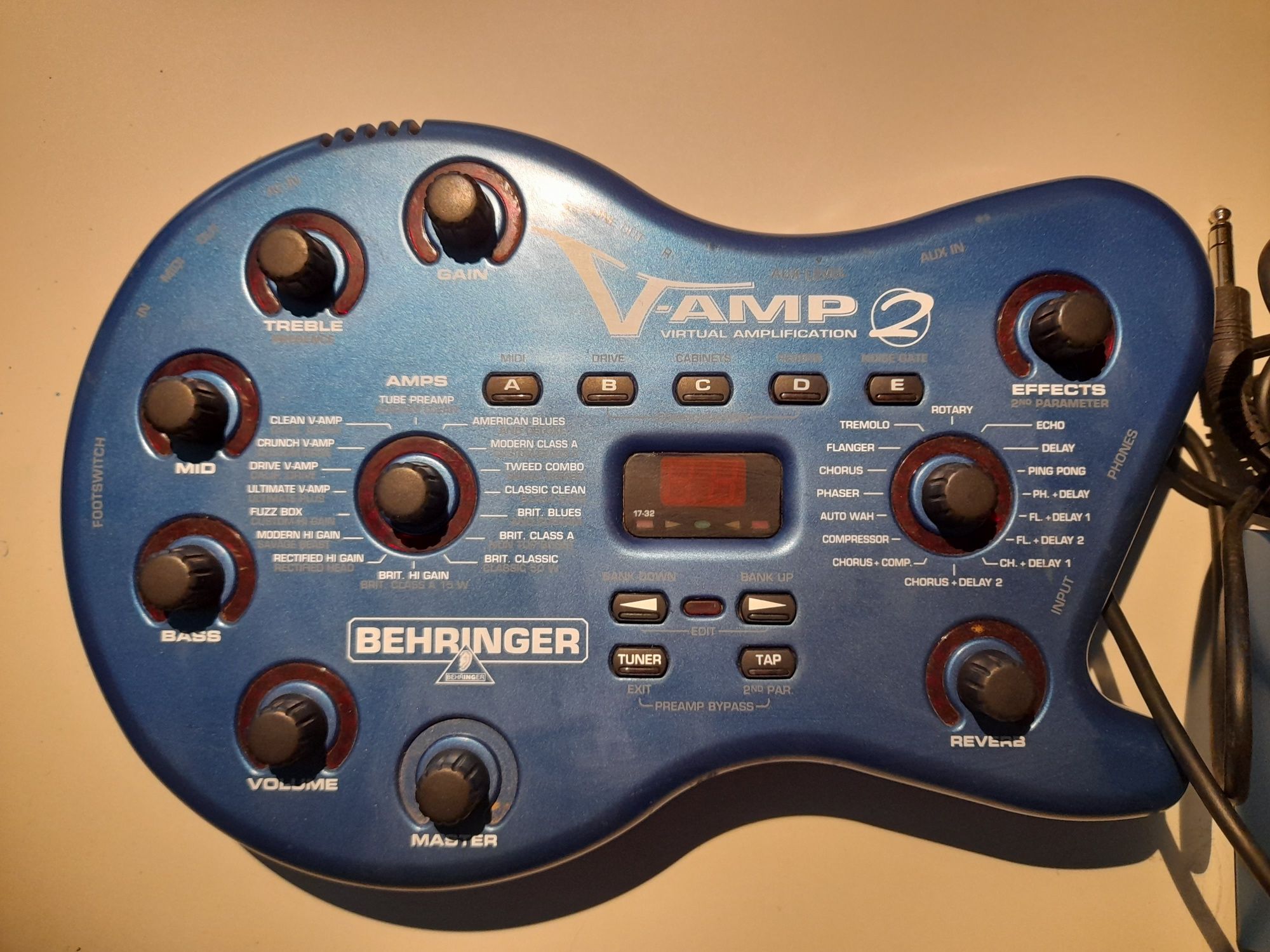 Behringer V-amp 2