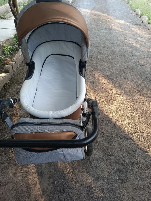 В продажі коляска в гарному стані ,підійде як хлопчикові так і дівчині
