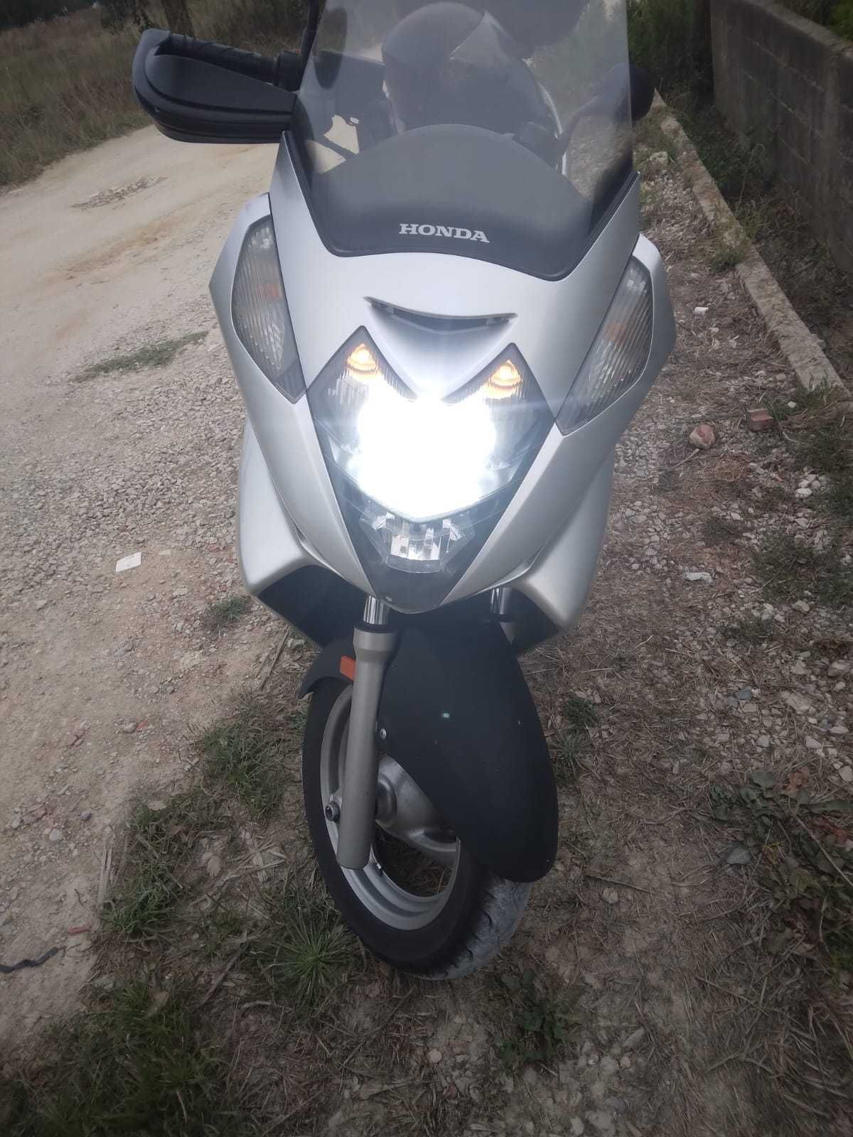 Honda silverwing 600cc