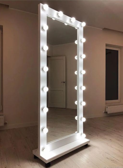 Продам зеркало з лампочками