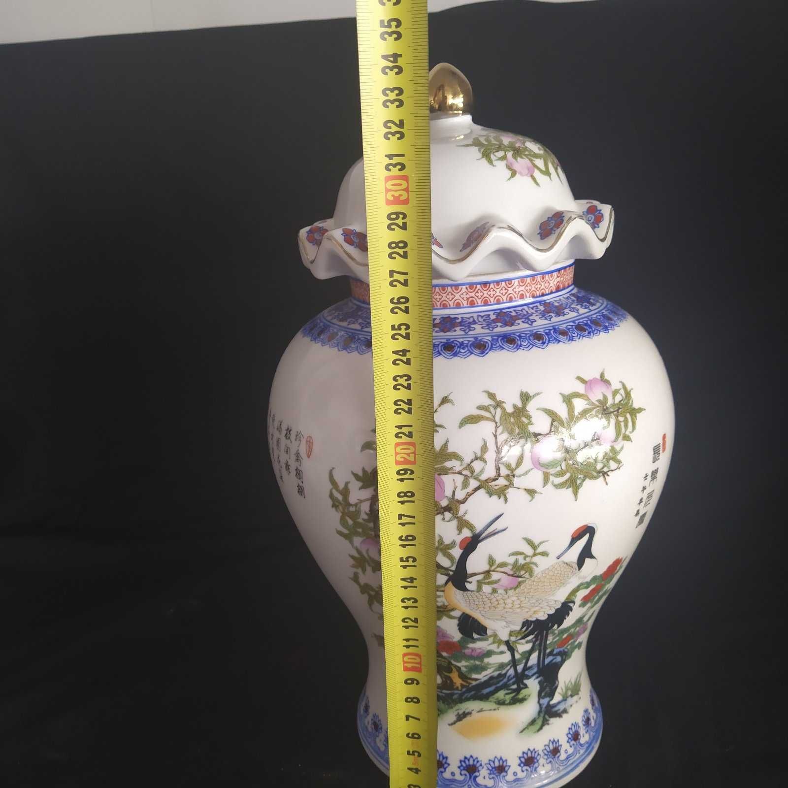 Китайская ваза с крышкой