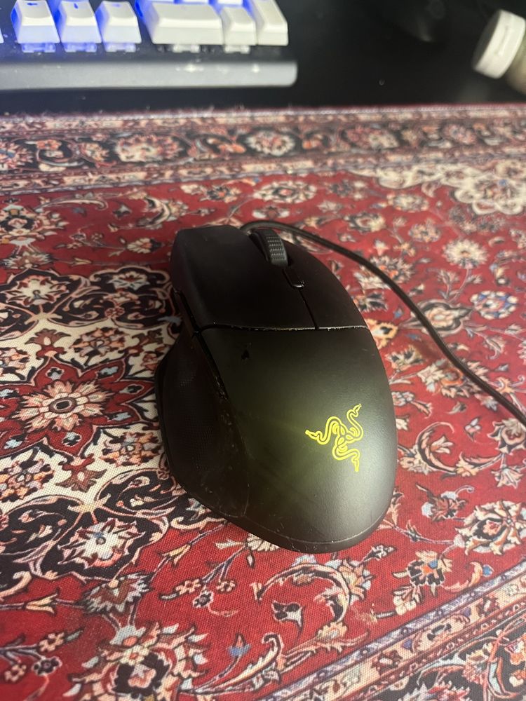Myszka razer basilisk essential