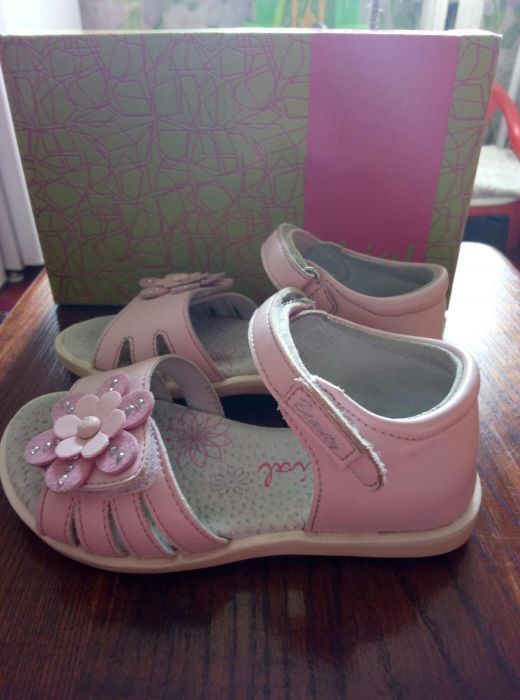 Продам босоножки на принцесу