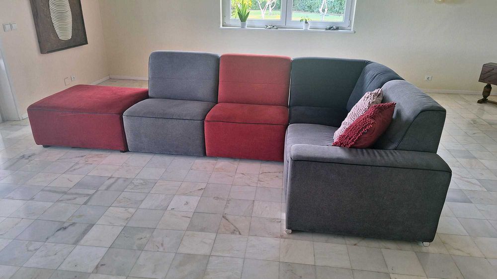 Sofá em 5 partes (cinza, vermelho e preto)