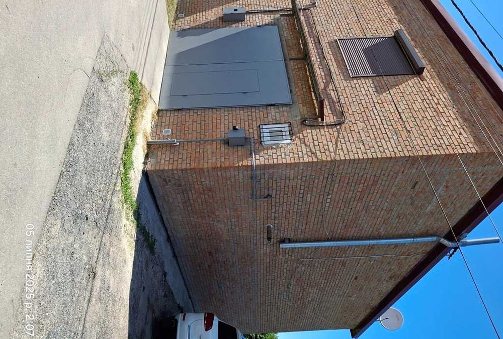 Гараж  з квартирою над ним