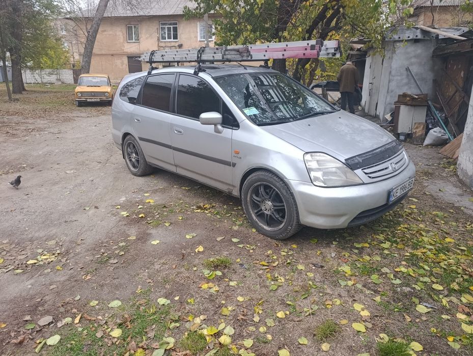 Продам honda stream 2002 год
