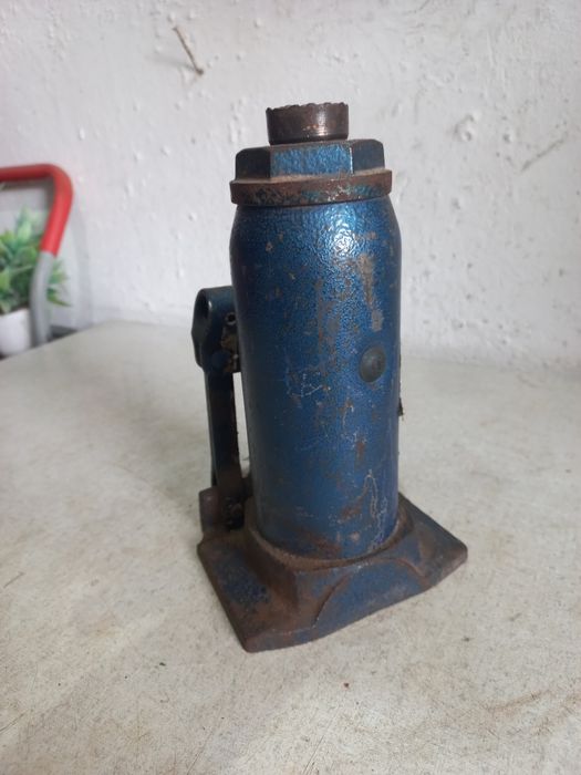 Niemiecki Podnośnik hydrauliczny 5T