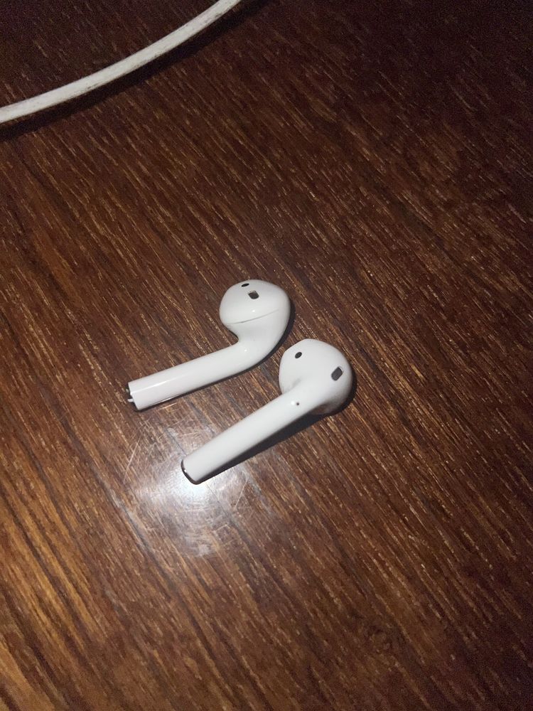 Airpods 2 бу в хорошем состоянии оригинал
