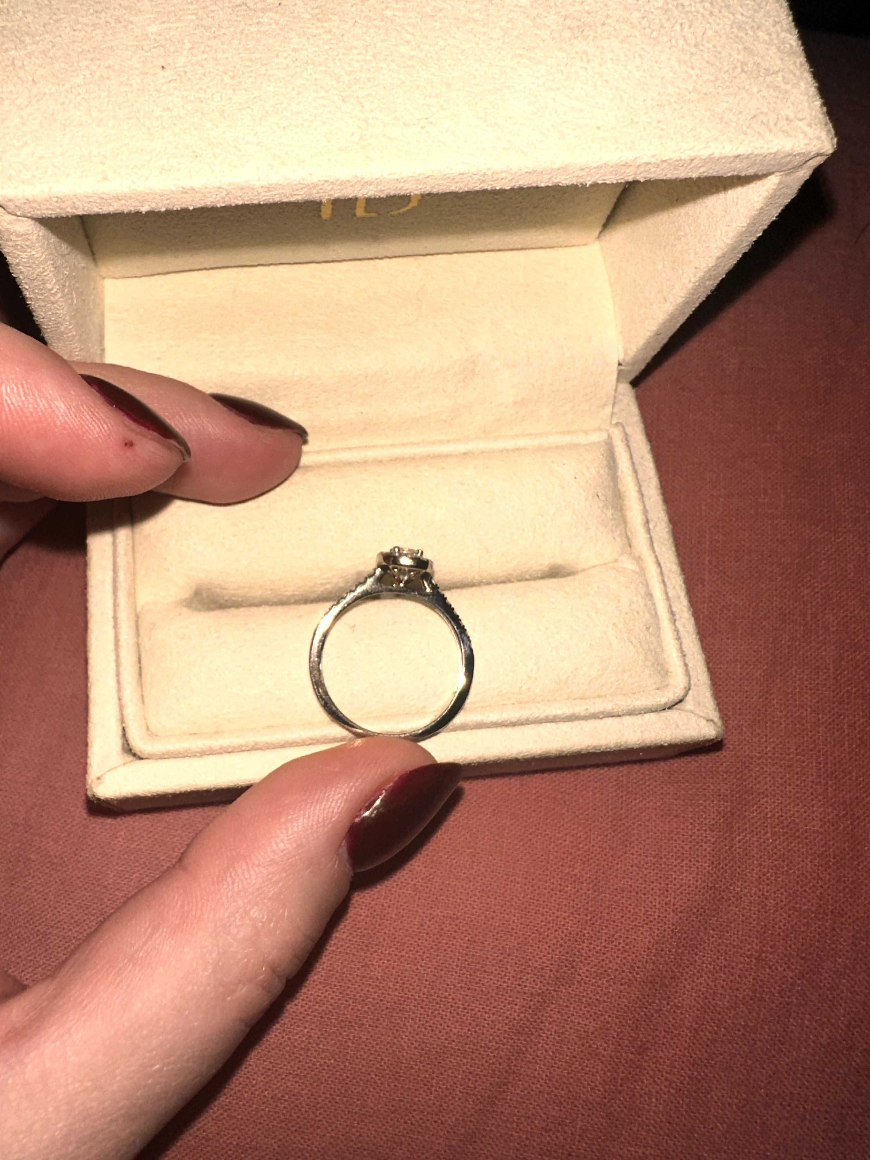Pierścionek z białego złota YES - Metropolitan 0,33ct