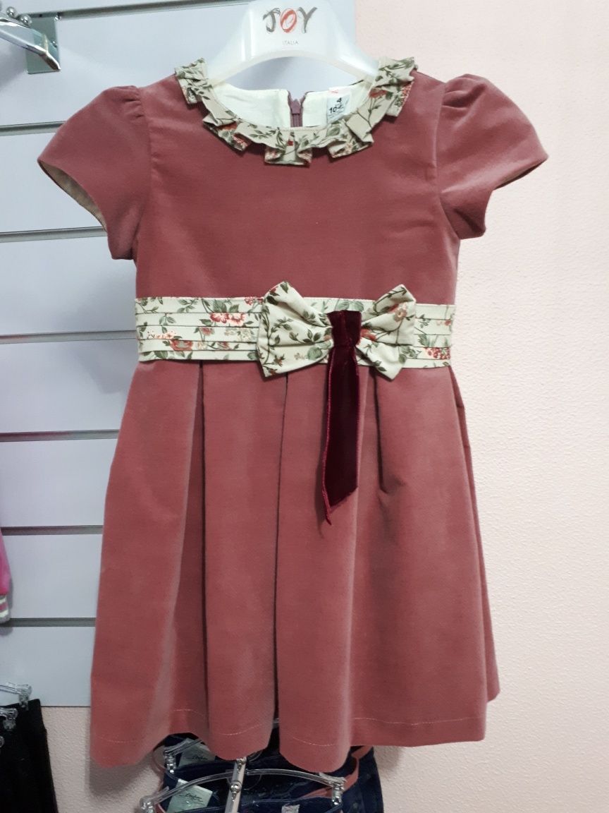 Vestidos criança Novos de Loja com Etiqueta!..