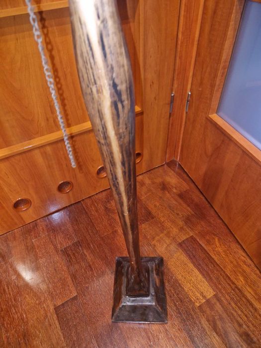 Rzeźbiona postać kobiety afrykańskie z drewna 1,5 m wysokości.