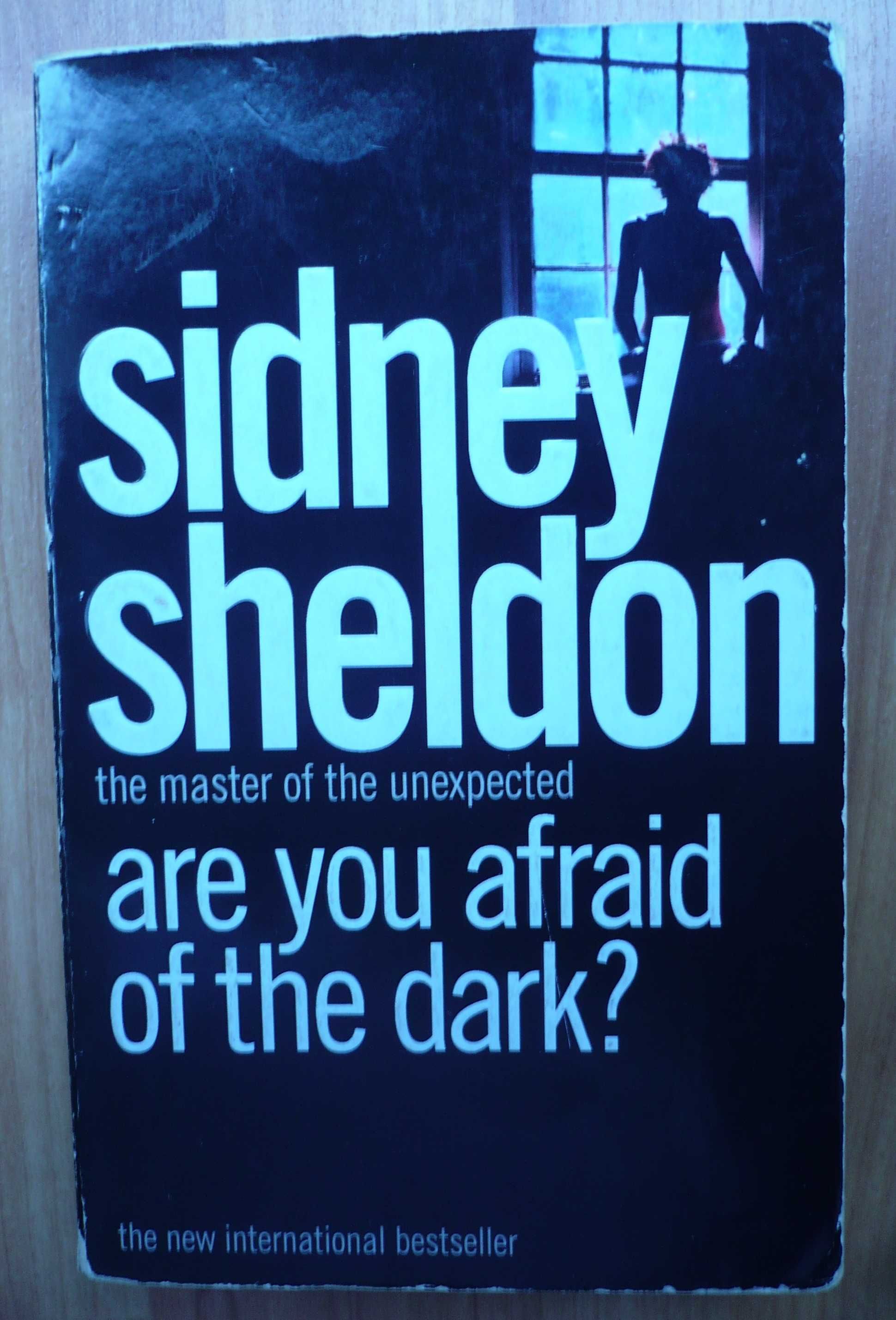Сі́дні Шелдон. Роман  «Ти боїшся темряви?» Англійською