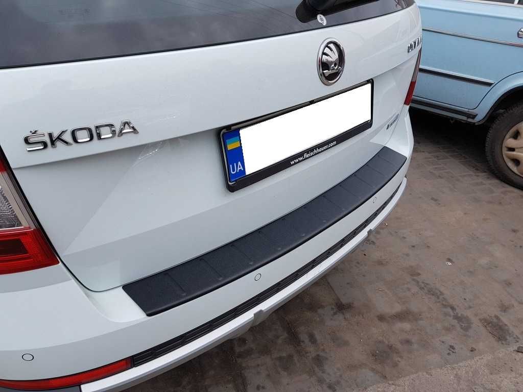 Накладка на задній бампер Skoda A7 Combi/універсал
